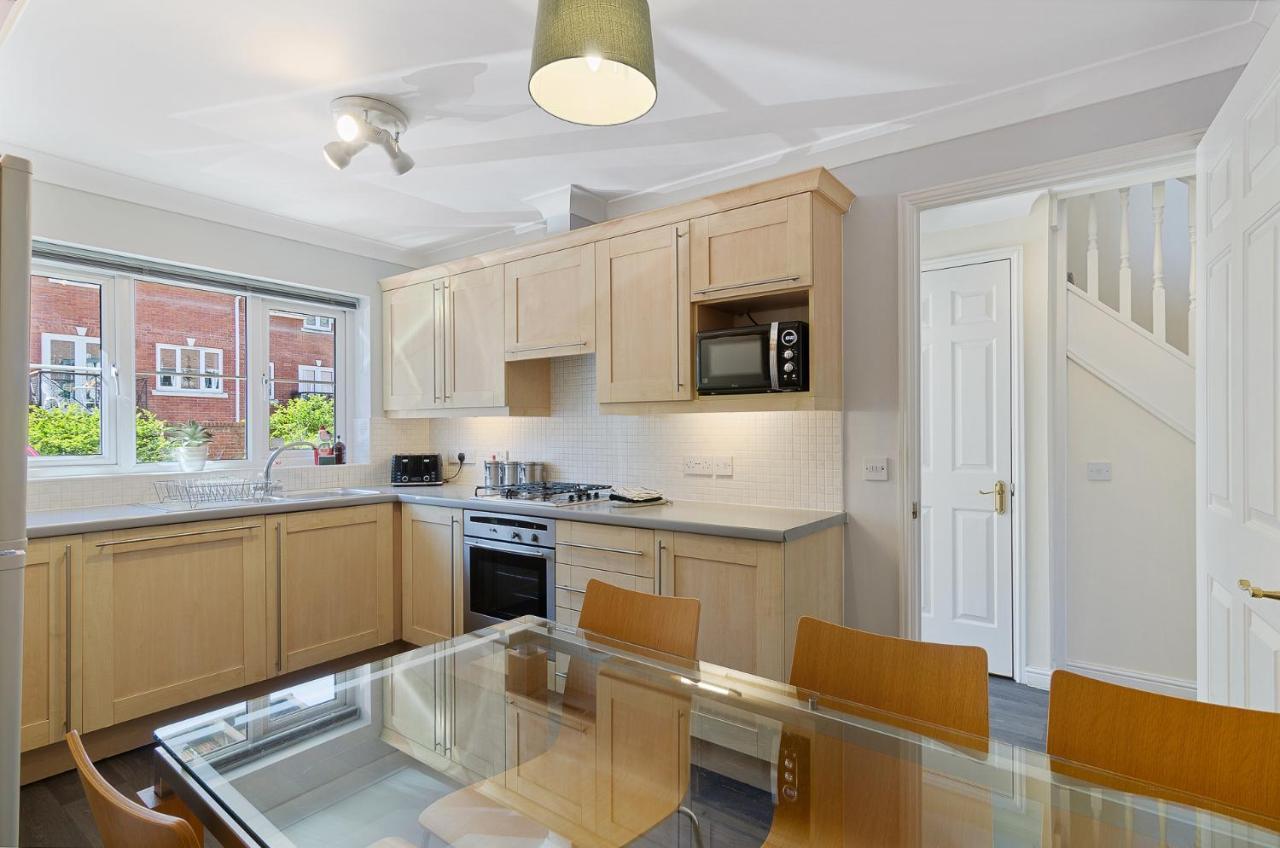 فيلا 4Br Townhouse Wbalcony Free Parking Fast Wi-Fi نورويش المظهر الخارجي الصورة