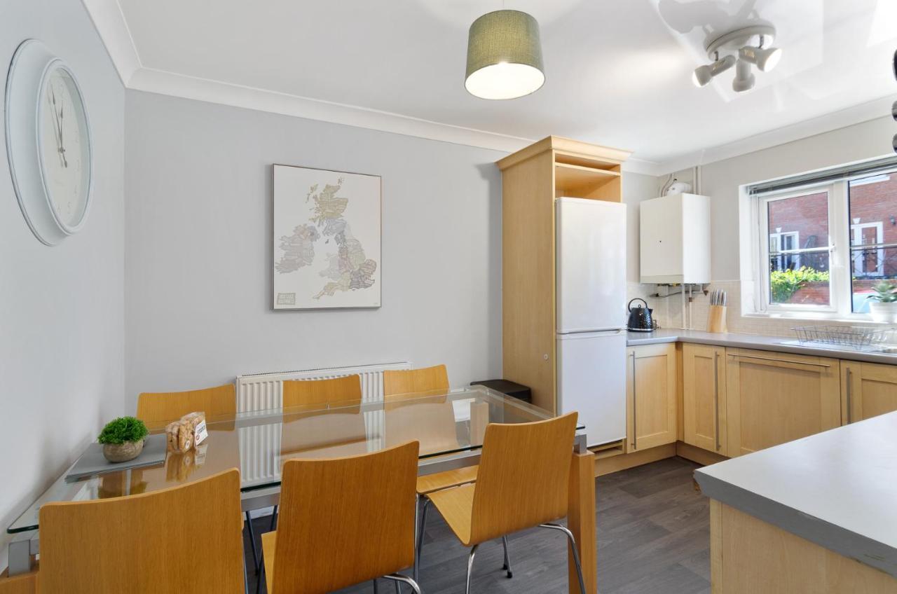 فيلا 4Br Townhouse Wbalcony Free Parking Fast Wi-Fi نورويش المظهر الخارجي الصورة