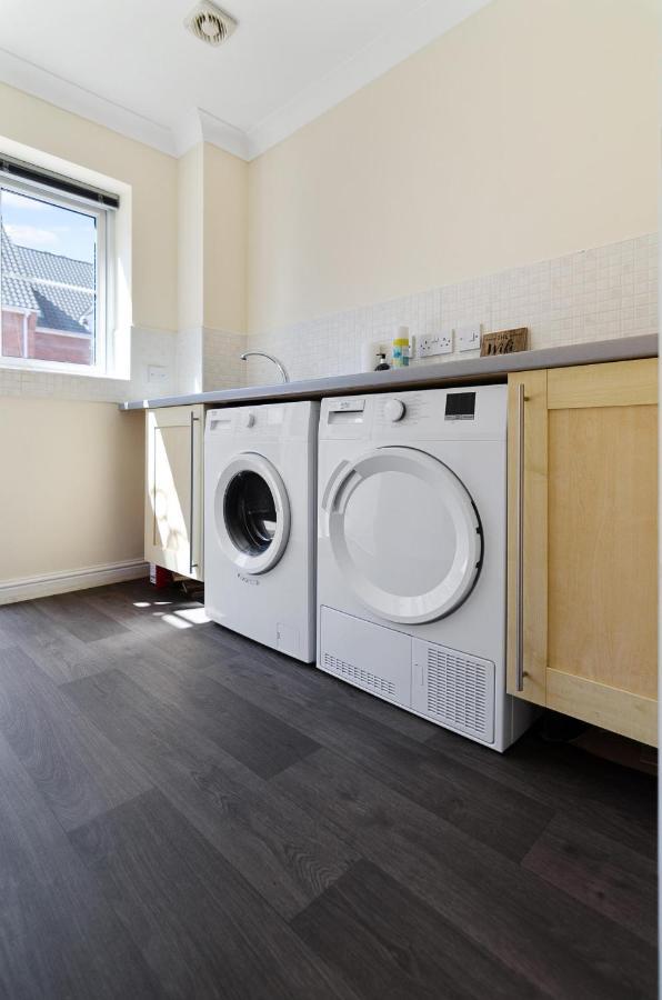 فيلا 4Br Townhouse Wbalcony Free Parking Fast Wi-Fi نورويش المظهر الخارجي الصورة
